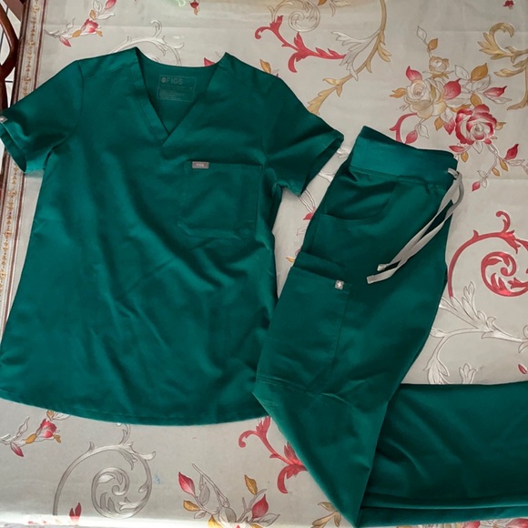 FIGS HUNTER GREEN SCRUB SET XS